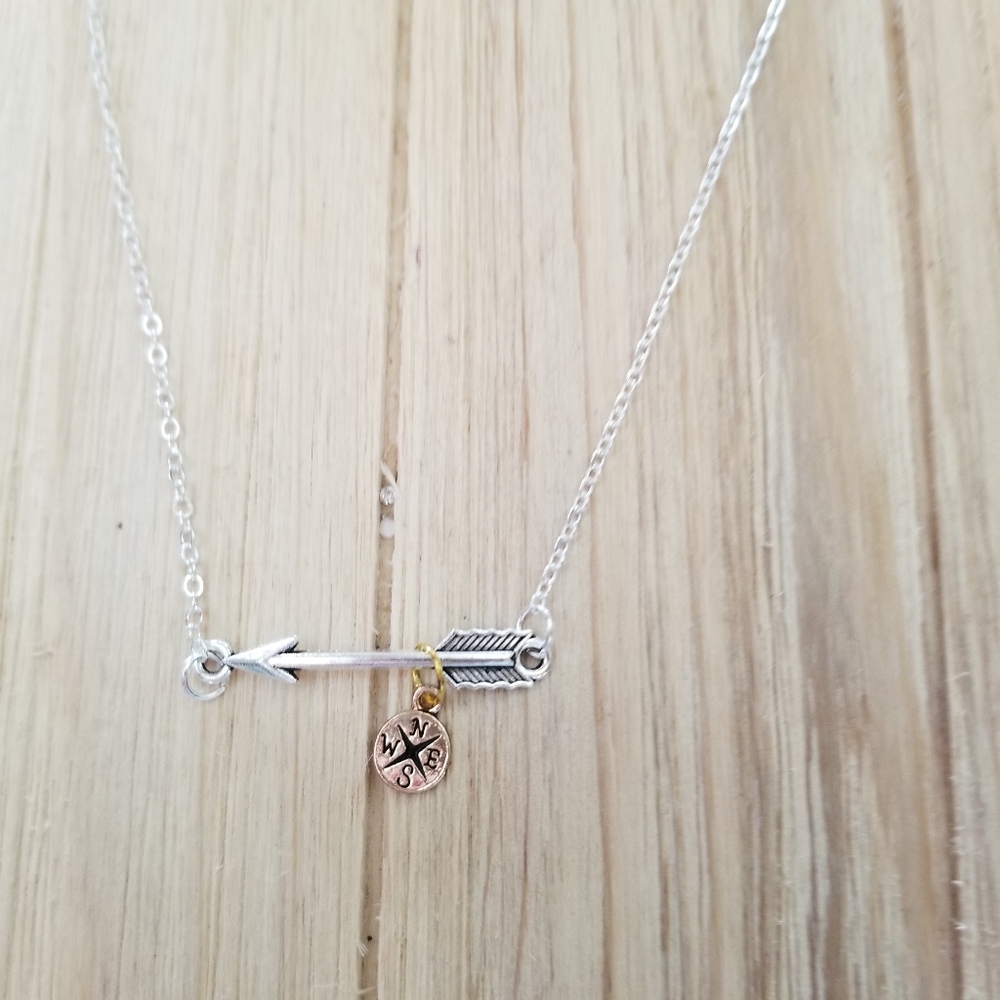 ⏱️⏱️Really Pretty Compass and Arrow necklace - Picture 8 of 9